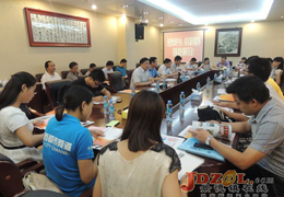 ������ʡ��(j��)ý�w���M(j��n)���и�У�˽ℓ(chu��ng)���մ��Ļ��˲����B(y��ng)