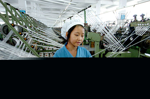 11��29�գ������ڸ������d��朿Ƽ��ɷ����޹�˾���a(ch��n)܇�g������ �����������ʡ�x���г�ְl(f��)�]�غ��^(q��)��(y��u)�ݣ������l(f��)չ��I��(j��ng)�����x���ЬF(xi��n)��һ��{�����Y����I(y��)11953�������w���̑�12936�����γ����Լ������b����Ь���մ�ʯ����ʳƷ���p����ߵ������y(t��ng)�a(ch��n)�I(y��)��܇�v�Cе������������������ˎ������Ʒ�����Ͳ��ϘI(y��)��������d�a(ch��n)�I(y��)��2007��ǰ����������ȫ��������a(ch��n)��ֵ413.52�|Ԫ��ͬ�����L15.5%��ؔ��������44.69�|Ԫ��ͬ�����L25.9%�� 