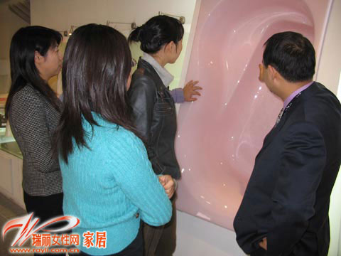 伊奈樹脂浴缸和溫水洗凈便座