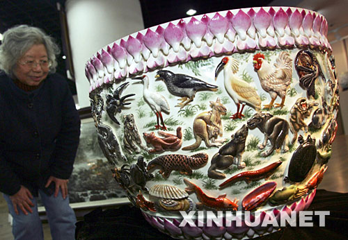 1��8����һλ�������څ��^һ���մ���Ʒ�� ���գ�&ldquo;���ʾ����(zh��n)�D�D��(d��ng)���������մ�ˇ�g(sh��)�ҽ�(j��ng)����Ʒչ&rdquo;���Ϻ��L���^(q��)�Ļ�ˇ�g(sh��)�����_չ��չ�[׌�Ϻ������܉�����x�I(l��ng)�Դɶ������(zh��n)���ƴɹ�ˇ�ͮ�(d��ng)������ˇ�g(sh��)Ʒ�Ī�(d��)��������