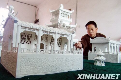 3��8���� ���������(zh��n)��ˇ���_����չʾ����Ⱥ�񡶴��^�@���ľֲ����_������һ���t�W�ۺ���������2002���_ʼ��������Ⱥ����Ʒ�����^�@����ԓ��Ʒ����300����ɵ�M����Ŀǰ��Ʒ�����w������������ɡ� 