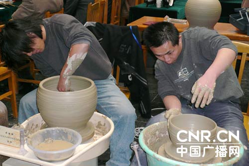 中國陶瓷琉璃藝術(shù)大賽在陶琉之都濟南開幕