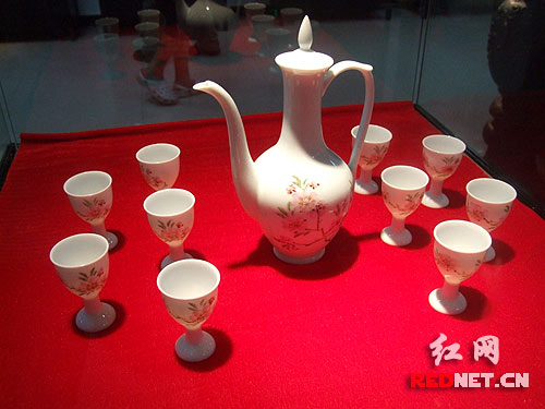 �rֵ�_300�fԪ��&ldquo;ë��&rdquo;�ƾ�����չ�����@�����ض����F��