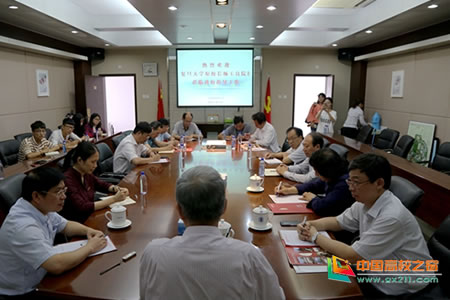 復(fù)旦大學(xué)原校長(zhǎng)楊玉良教授來(lái)景德鎮(zhèn)陶瓷大學(xué)指導(dǎo)學(xué)科建設(shè)工作