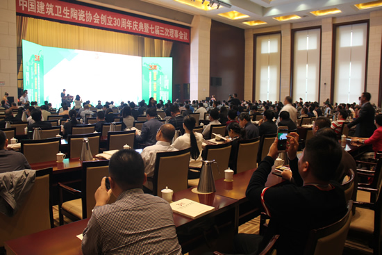 ���R����С���� �Ї������l(w��i)���մɅf(xi��)��(hu��)��ʮ����ϵ�л��(d��ng)¡���e��