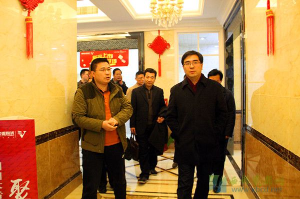 大唐電信與中船重工客商來(lái)夾考察陶瓷產(chǎn)業(yè)發(fā)展