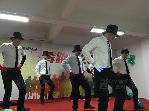 �����մ�2015����x���(hu��)�A�M��Ļ