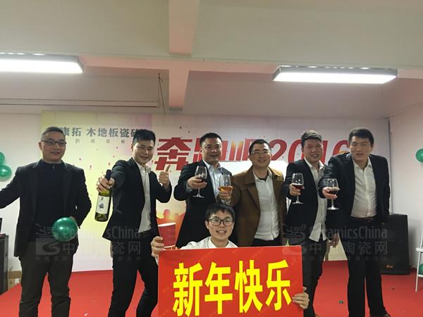 �����մ�2015����x���(hu��)�A�M��Ļ