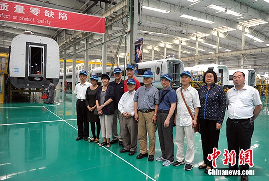 �S�������^�󣬺�Ӱ������  ������ӛ�� ����� �z