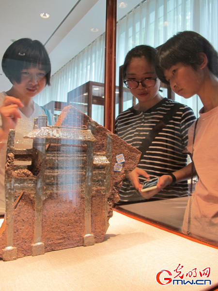 ƽ�ɽ�W(xu��)Ժ�մɌW(xu��)Ժ������Ʒչ�����Ϻ�