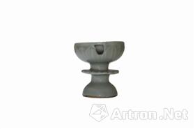 南宋龍泉窯粉青釉瓷油燈賞析