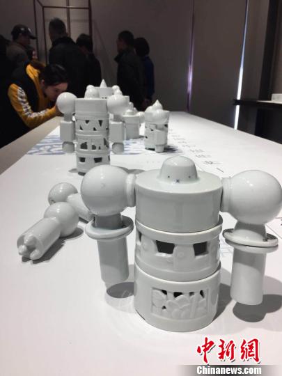 10������&ldquo;OPEN WORK&rdquo;(&ldquo;�_�����I(y��)&rdquo;)���H�մ�ˇ�gչ���Ͼ��ֿڅ^(q��)���Ͼ�Wˇ�g���g�e�k���D���ֱۿ������bж�Ĵ����C����������Էf �z