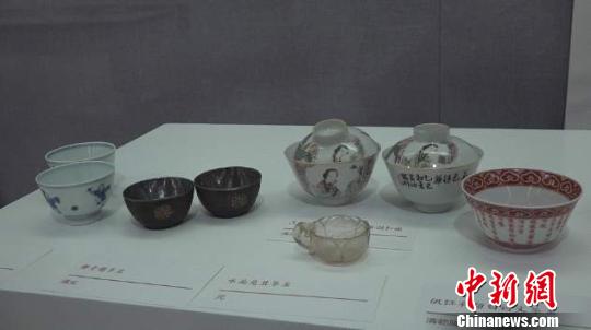 圖為展出的瓷器展品!」w穎 攝 圖為展出的瓷器展品!」w穎 攝