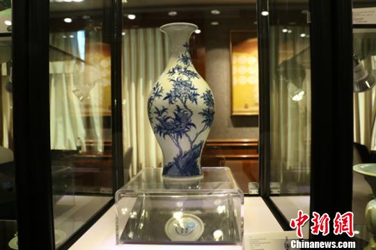 չ�����峯Ӻ�����g�໨ɽʯ�һ��y�ϙ�ƿ��