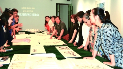 上合組織青島峰會宴會用瓷“錦繡中華”來自深職院 上合組織青島峰會宴會用瓷“錦繡中華”來自深職院