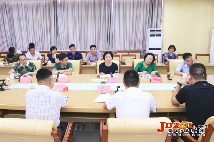 梅亦在景德鎮(zhèn)陶瓷工業(yè)園區(qū)調(diào)研